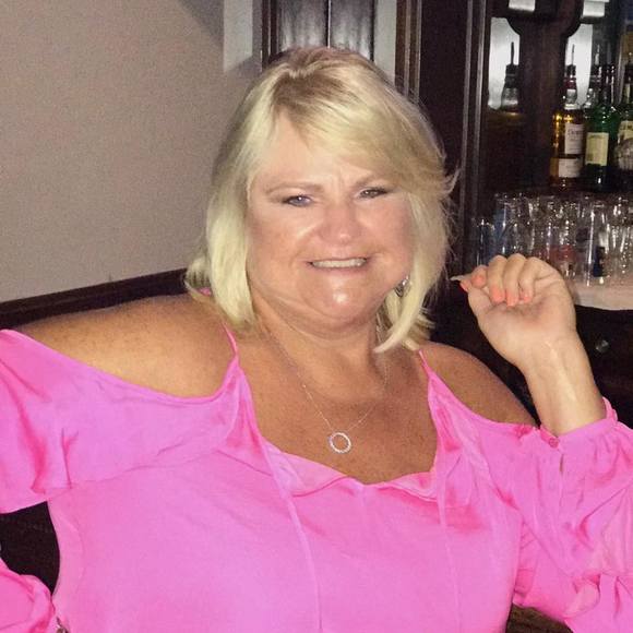 Poshmark profile picture for @tweet